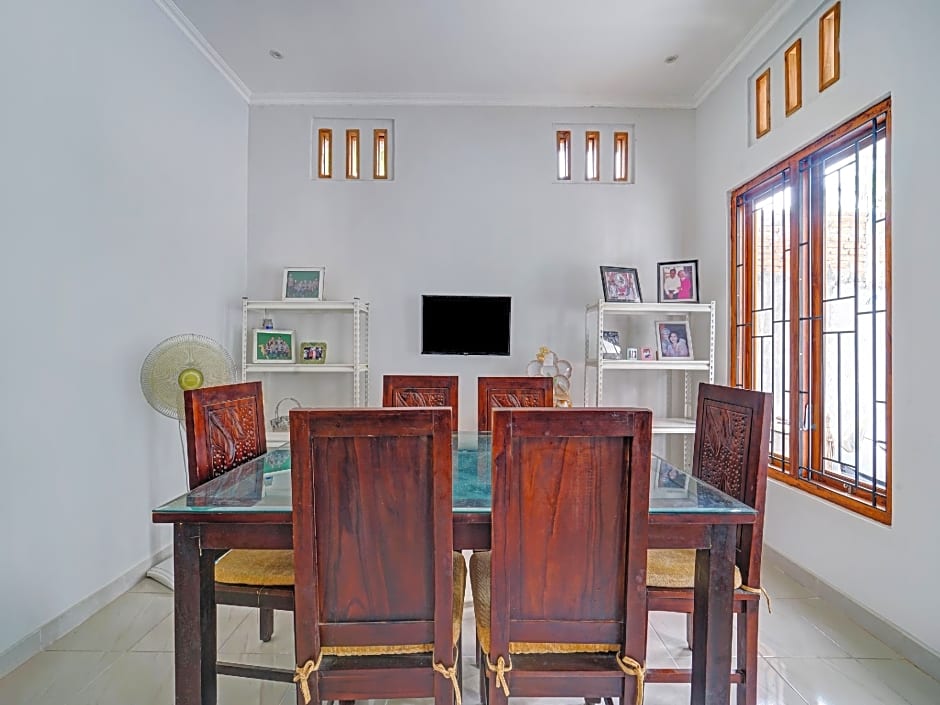 RedDoorz at Omah Candi Sari near Airport YIA