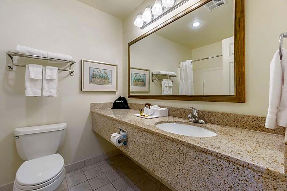 Best Western Plus Edmonds Harbor Inn