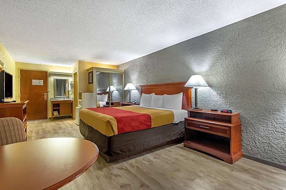 Econo Lodge Broken Arrow