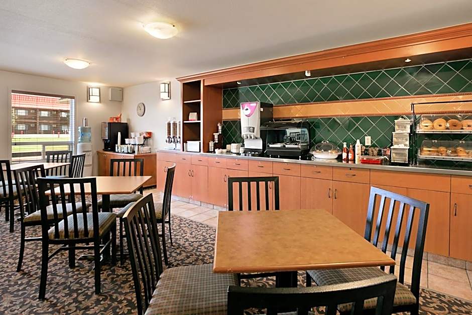 Super 8 by Wyndham Slave Lake AB