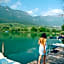 Leuchtenburg am See