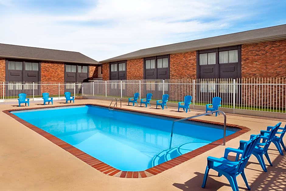 Super 8 by Wyndham Des Moines