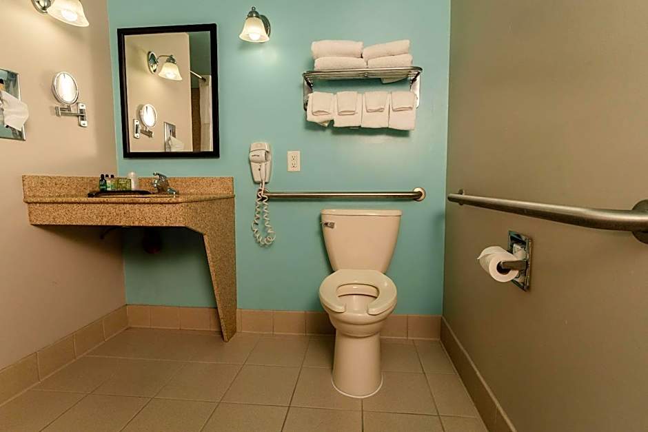 Gateway Hotel & Suites, an Ascend Hotel Collection Member