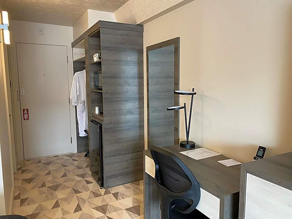 Travelodge by Wyndham Drummondville