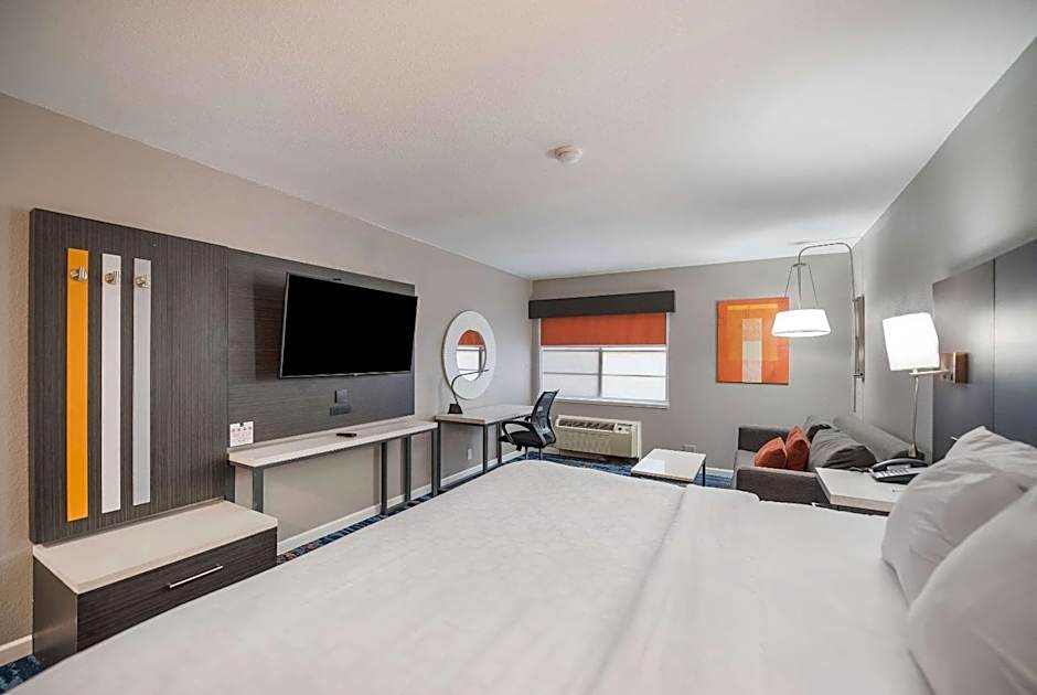 Clarion Pointe Marshall