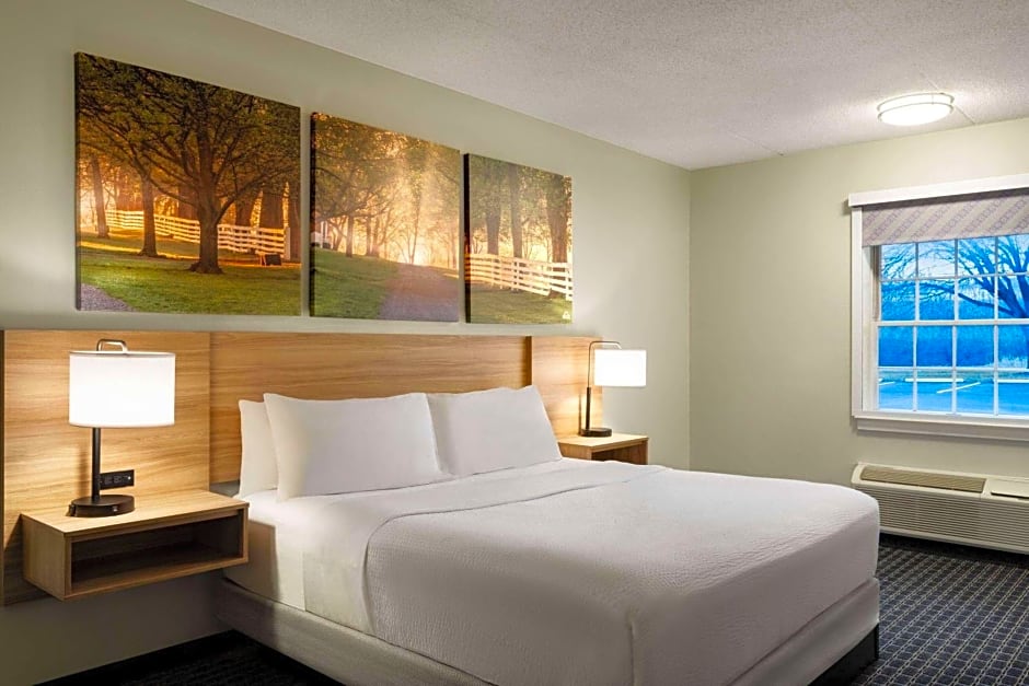 Days Inn & Suites by Wyndham Lancaster Amish Country