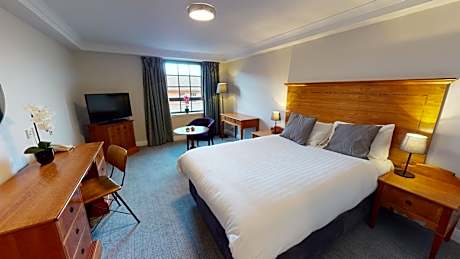 One-Bedroom Standard Double Suite with Sofa Bed - Non-Smoking