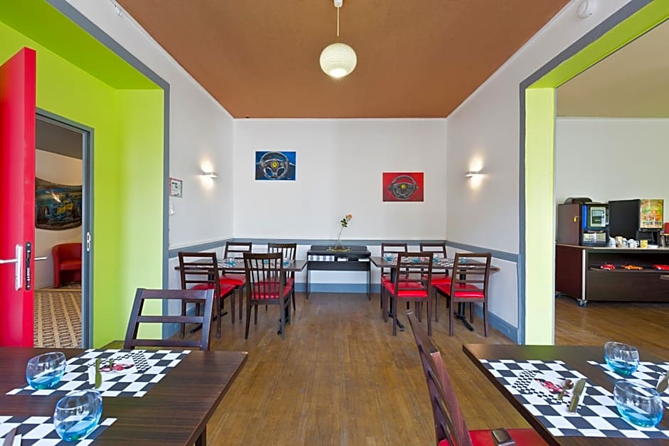 ENZO HOTELS CONTREXEVILLE by Kyriad Direct