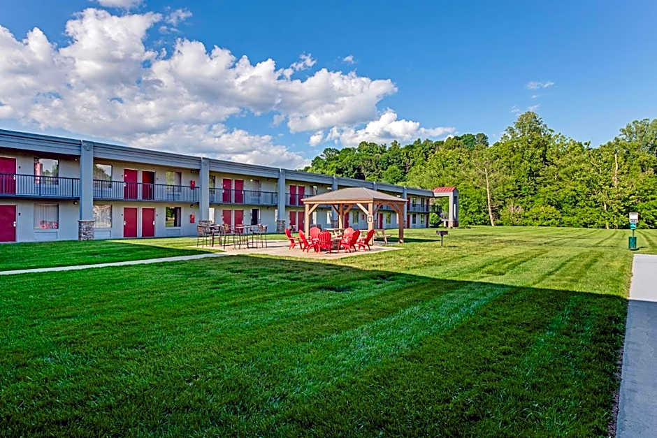 Red Roof Inn & Suites Wilkesboro