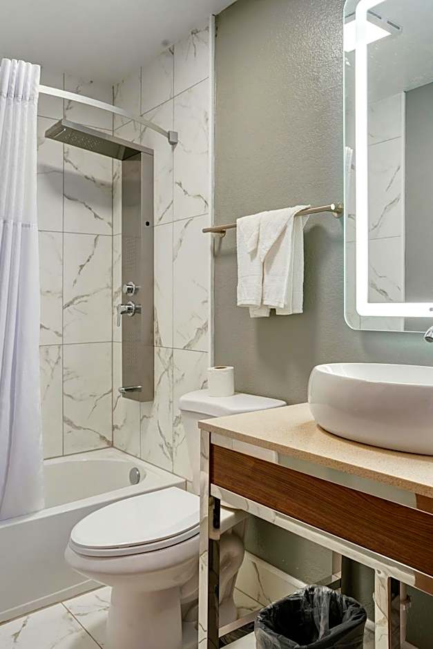 Days Inn by Wyndham Omaha - West Dodge