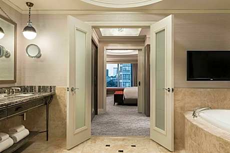 Presidential Suite, 1 Bedroom Larger Suite, 1 King, Boston Common view, Fireplace