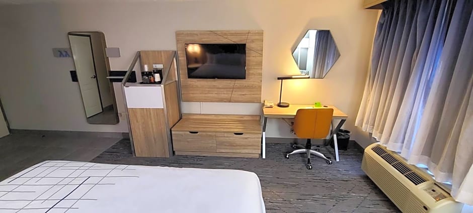 La Quinta Inn & Suites by Wyndham Lexington Park