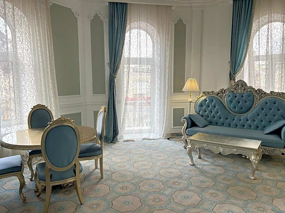 Royal Grand Hotel