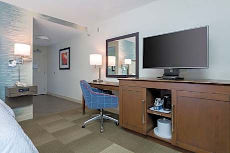 King Room with King Bed - Non-Smoking