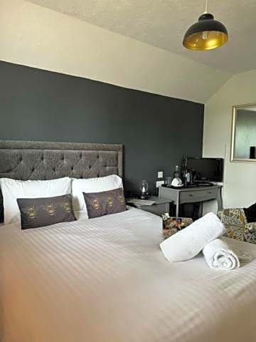 The Horseshoe and Castle