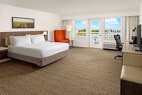 1 KING HEARING ACC/RI SHWR WITH BALCONY