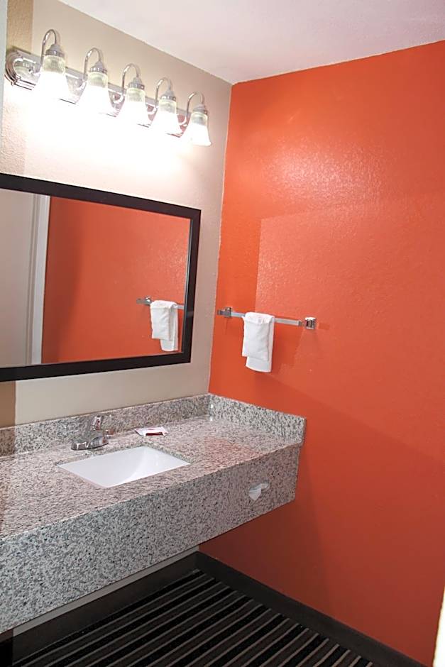 Westbridge Inn & Suites