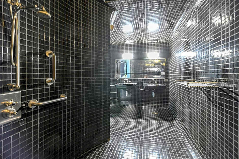 The place to be in Saint Germain des Près - Montana 2