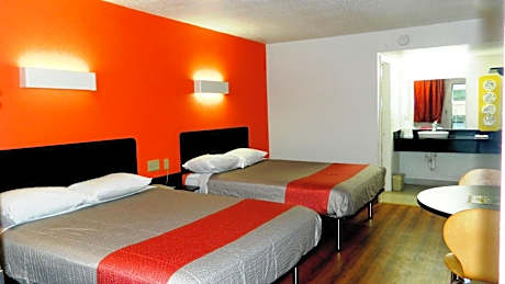 Deluxe Queen Room with Two Queen Beds - Non-Smoking