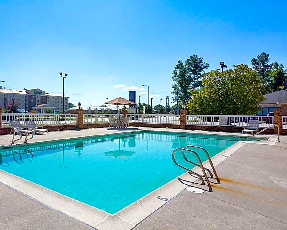 Quality Inn Petersburg Fort Lee Area