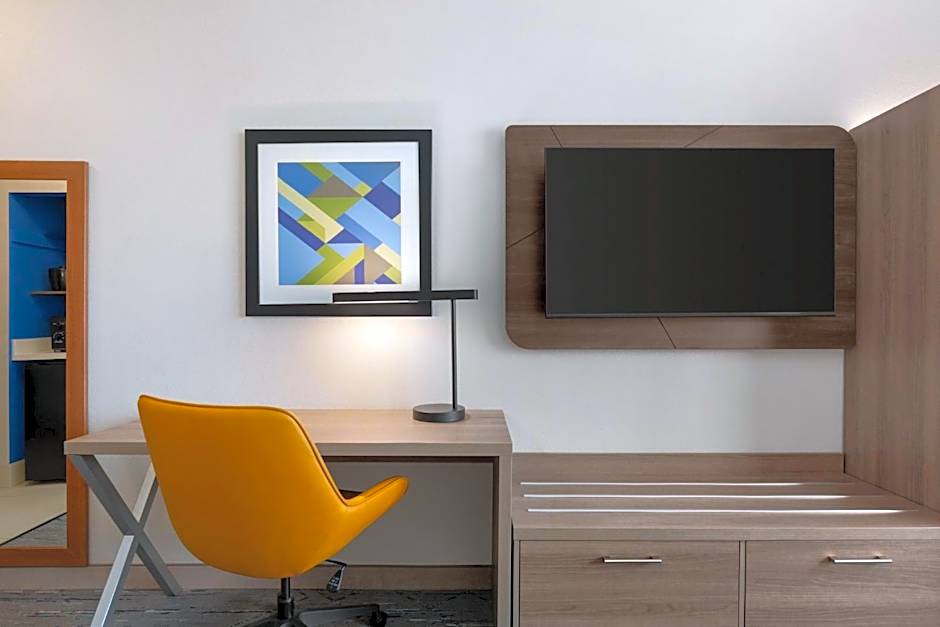 Holiday Inn Express- West Sacramento By IHG