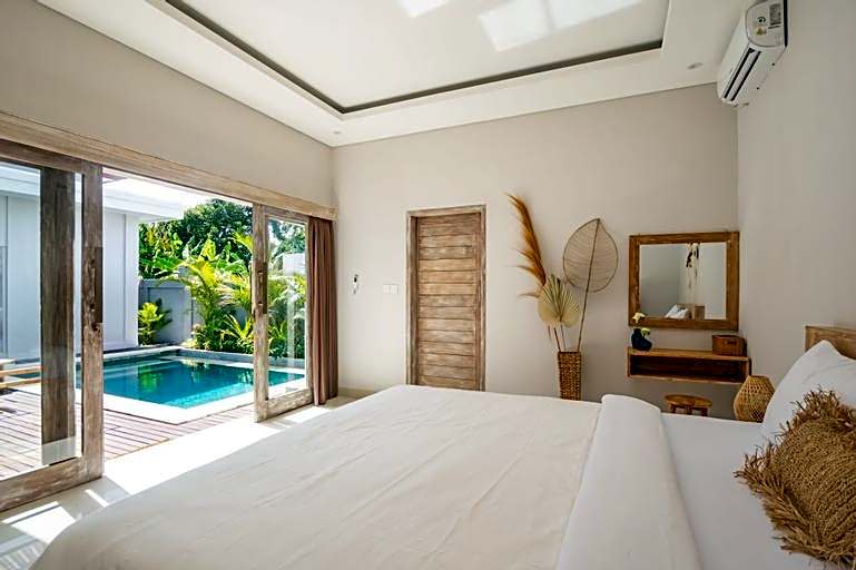 Amazing 3 Bedroom Canggu Villa with Pool and Rooftop Rice Field View