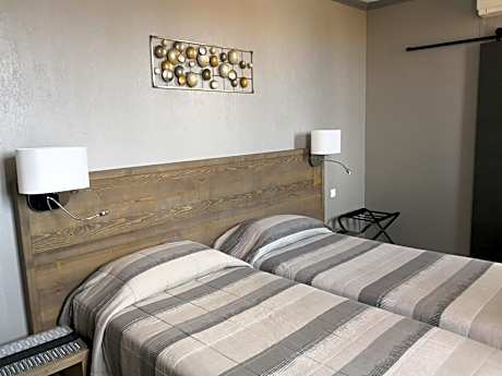 Confort double room with bathroom and city view