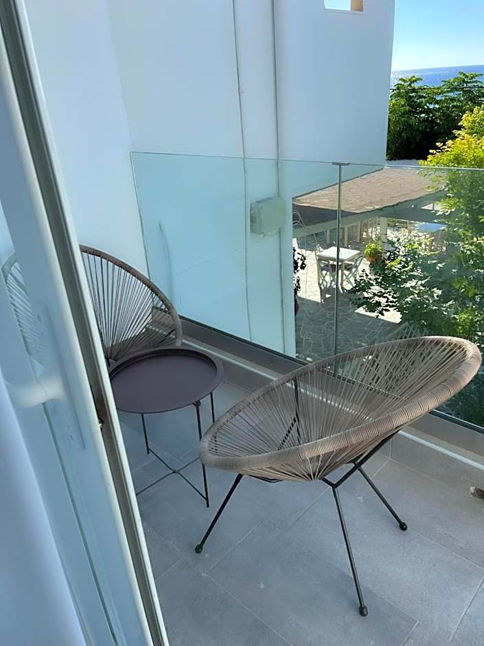 Delfini Beach Hotel & Suites