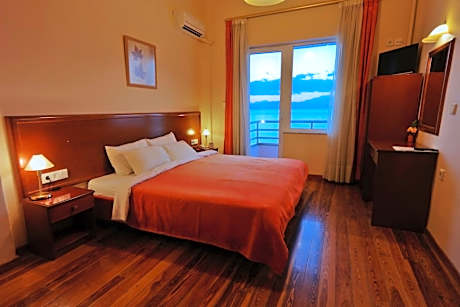 Double or Twin Room with Sea View