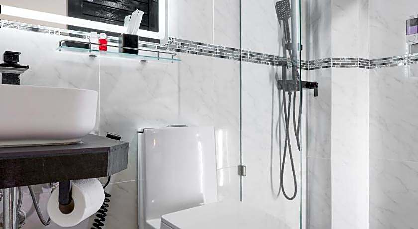 Thonglor Suites Hotel