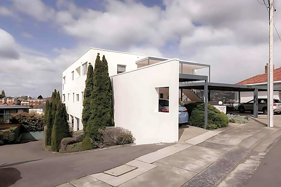 Battery Point apartment with river views