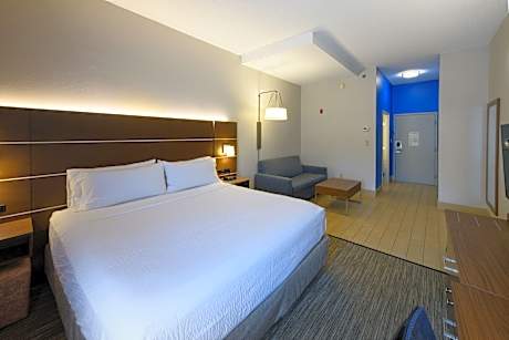 1 Bedroom Suite Communications Accessible Roll Shower