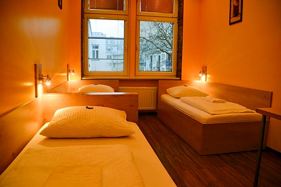 Do Step Inn Home - Hotel & Hostel
