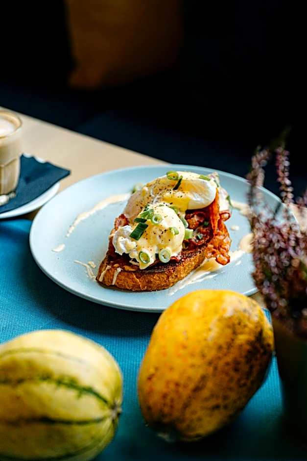 Oak Tree Old Town Apartments