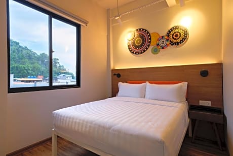 Standard Studio Double with Private Bathroom (Window)