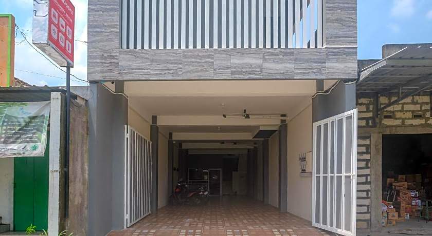 RedDoorz near Laweyan Gentan