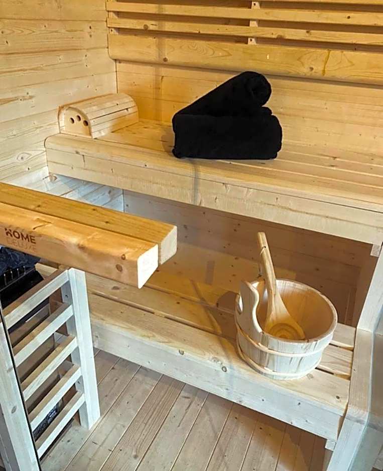 Emotion Apartments- Erlebnis Apartment mit privater Sauna und Whirlpool