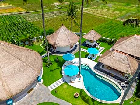 Luxury resort style Villa!