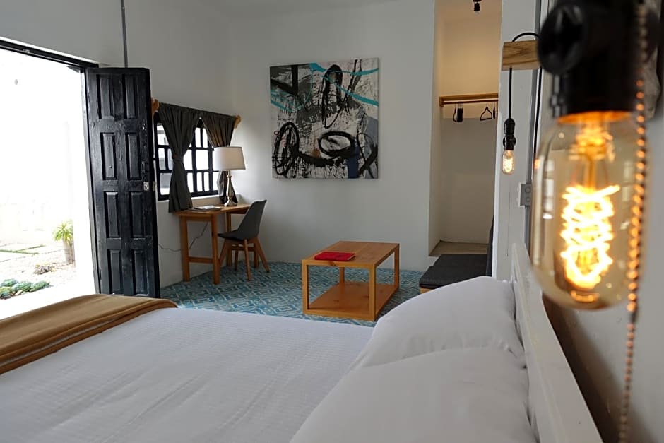 La Tozi Hotel