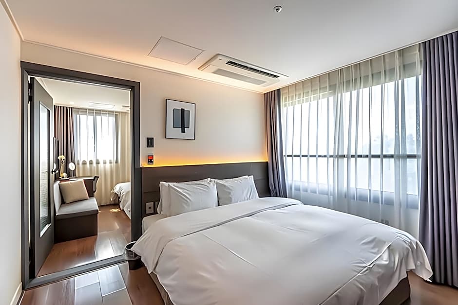 Hotel The Grang Jungmun