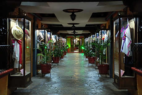 Hotel Temático Mision Colonial