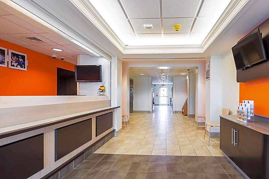 Motel 6-Whitby, ON - Toronto East