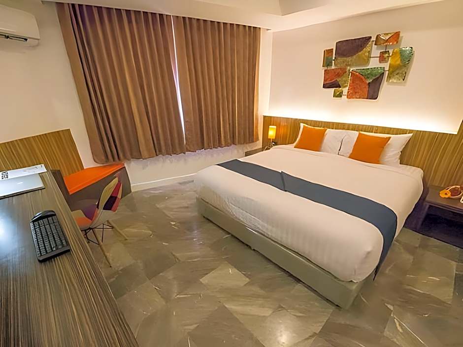 Dragon River Avenue Hotel