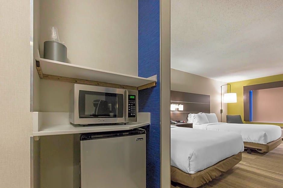 Holiday Inn Express & Suites Chicago West - St Charles