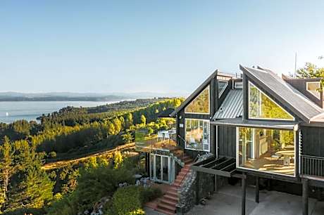 Acacia Cliffs Lodge
