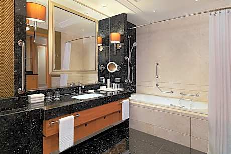 Deluxe Guest room, 2 Double, City view