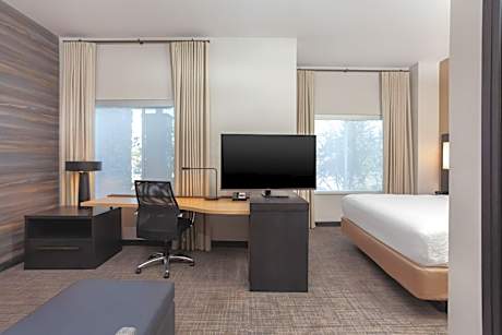 King Studio Suite with Sofa Bed and Adapted Tub - Mobility and Hearing Accessible