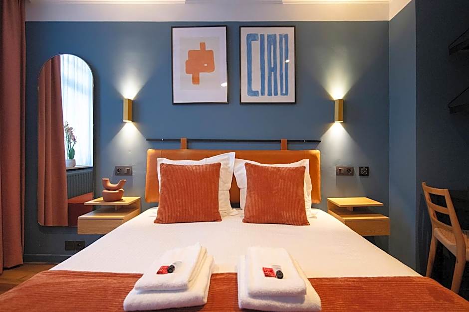 Gillis Eight Guest Rooms by Romy&Travis