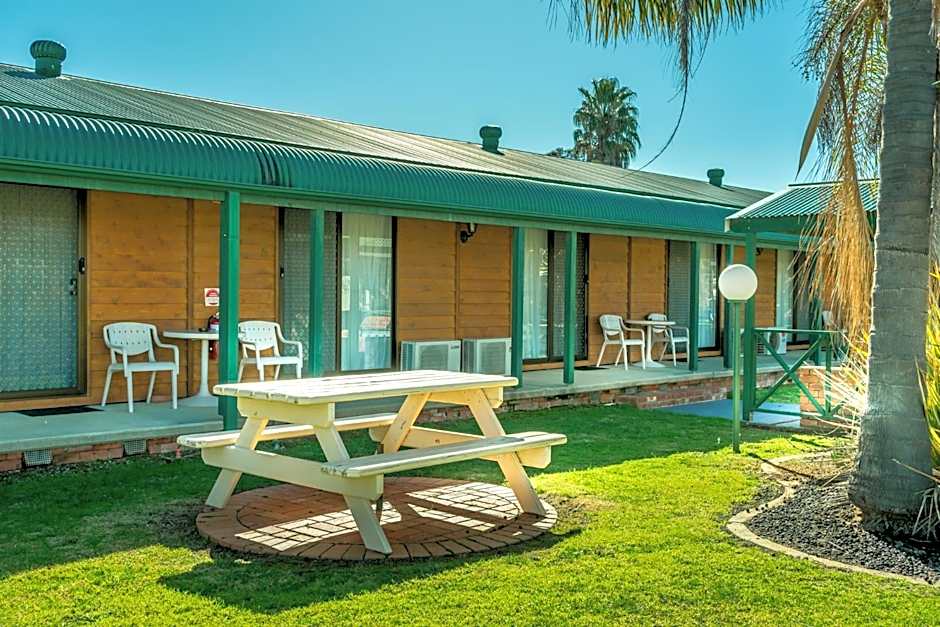 Deniliquin Country Club Motor Inn