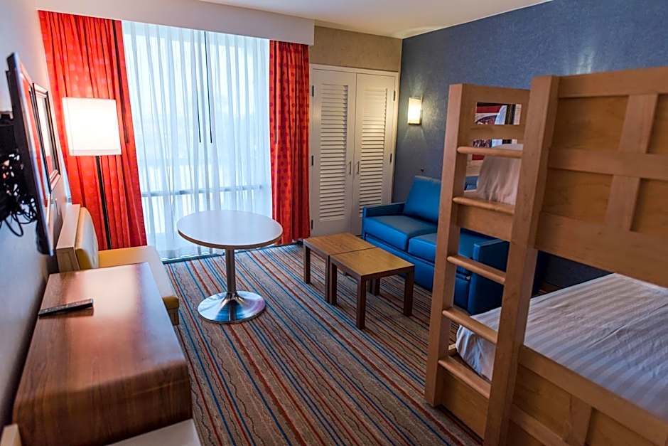 Howard Johnson by Wyndham Anaheim Hotel & Water Playground